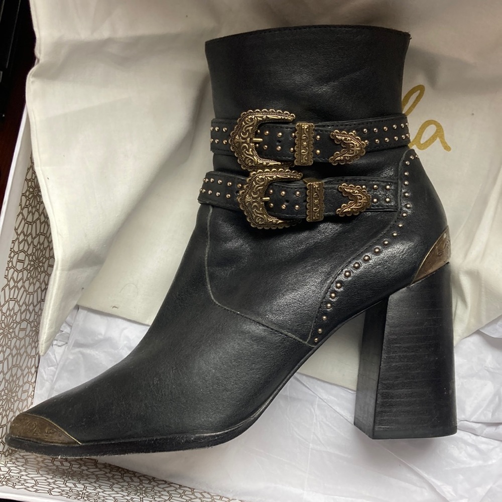 Camilla Flight of Amun-Ra buckle heeled boots Size 39